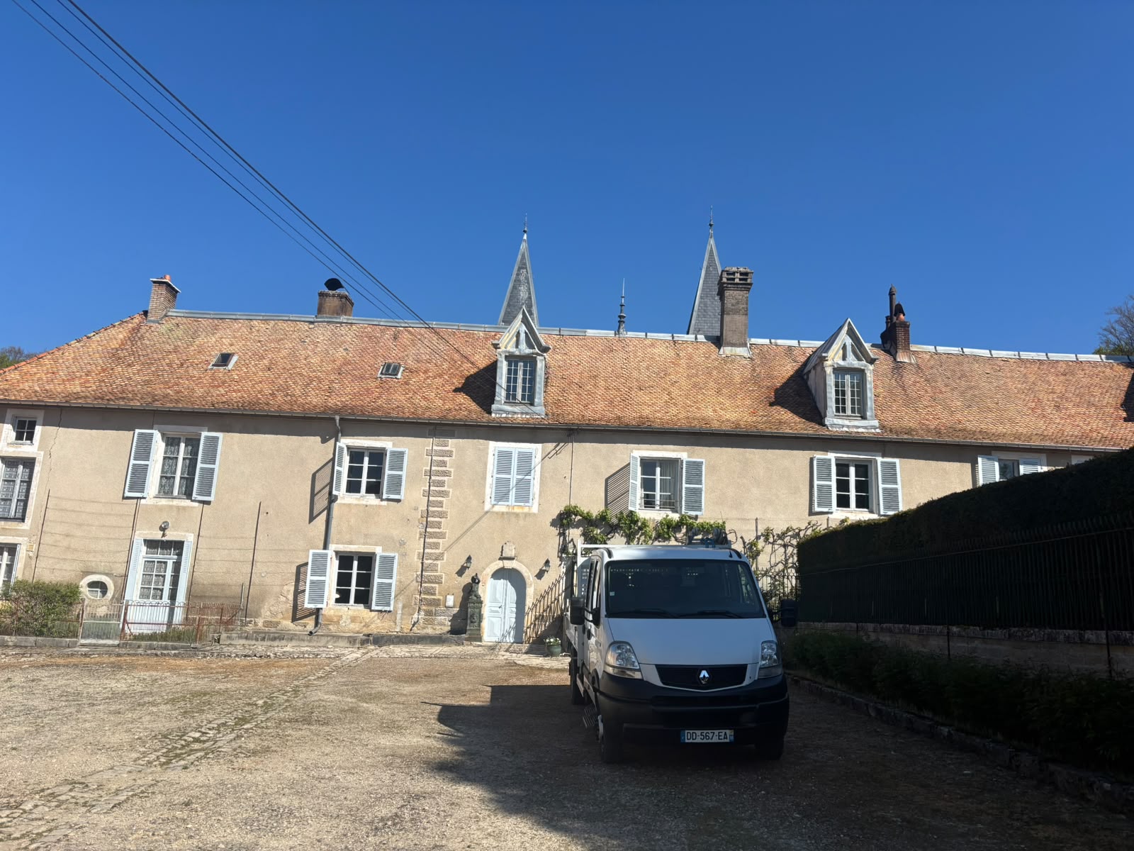 Toiture ancienne en tuiles avant rénovation